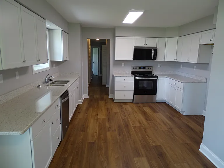 1061 Morthland Dr — Photo 12