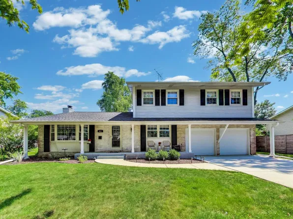 651 N Williams Dr, Palatine, IL 60074