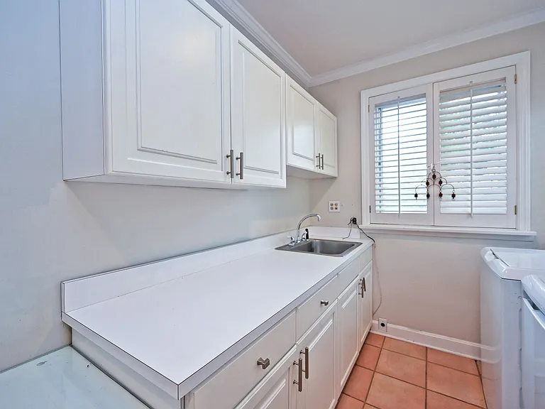 6900 Drake Rd — Photo 23