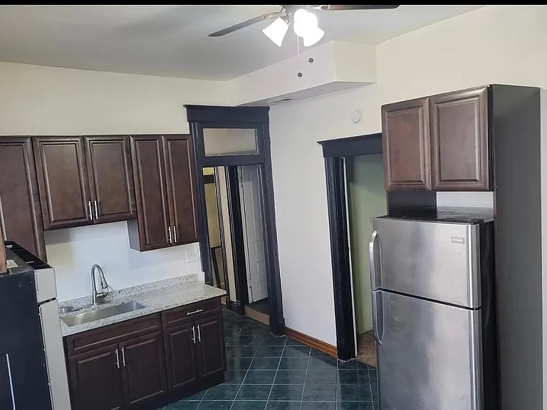 2139 S Western Ave #2 — Photo 4