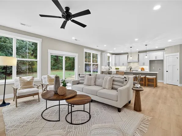 1231 Prosperity Rd, Virginia Beach, VA 23451