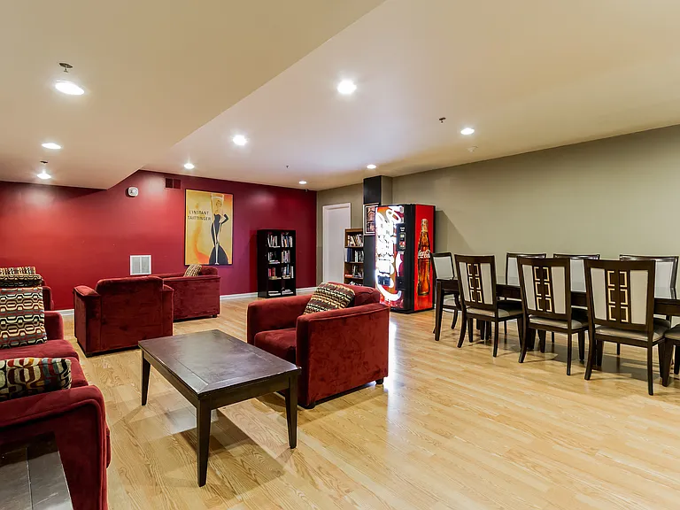 1324 Locust St — Photo 40