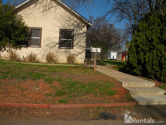 2nd image of 912 Bidwell St