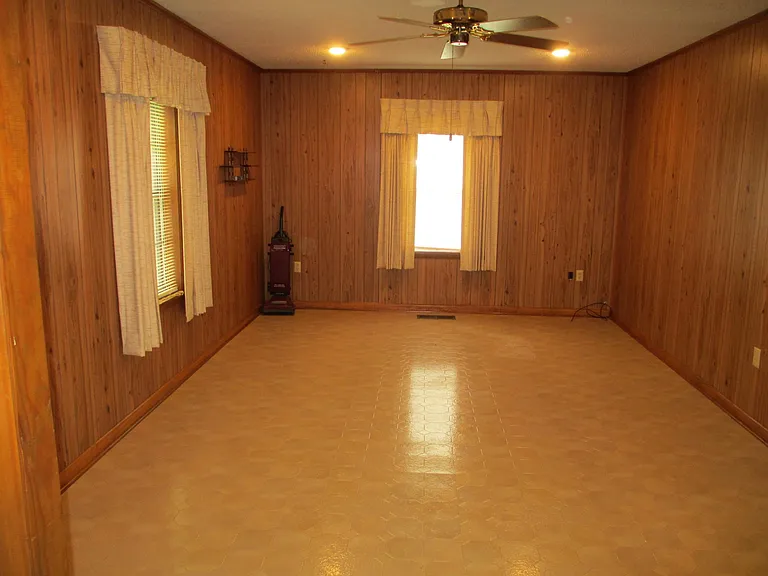 1828 Robins St — Photo 4