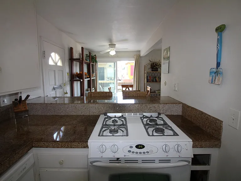 822 Island Ct — Photo 12