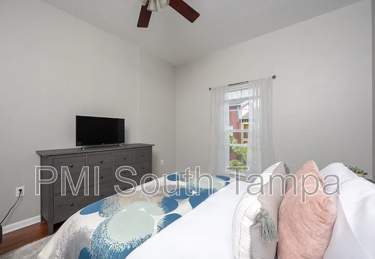 2421 W Horatio St #838 — Photo 16
