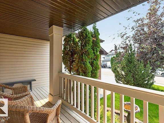 3rd image of 572 Byrne Cres SW