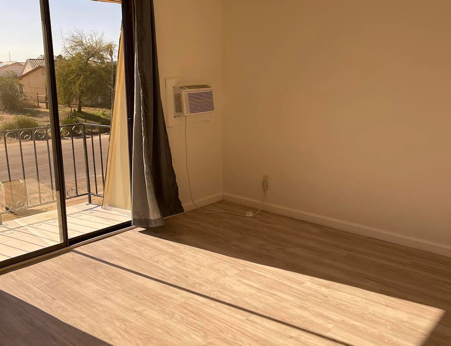 1 bed, 1.0 bath, 672 sqft, $895 — Photo 3