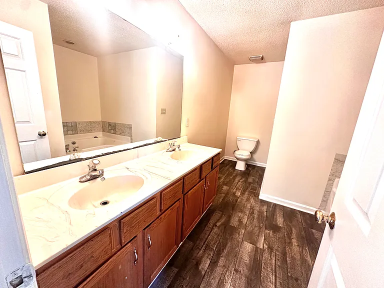 4105 Wooddale Ln — Photo 12