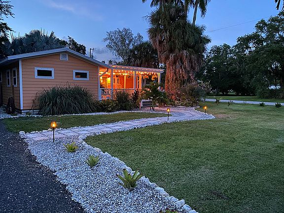 3rd image of 2421 Avocado St