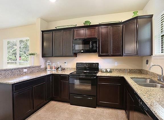 3rd image of 20418 Palm Blvd