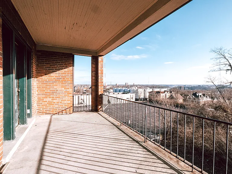205 William Howard Taft Rd #4 — Photo 5