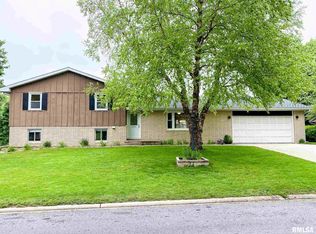 713 Curtis Ct, Eureka, IL 61530