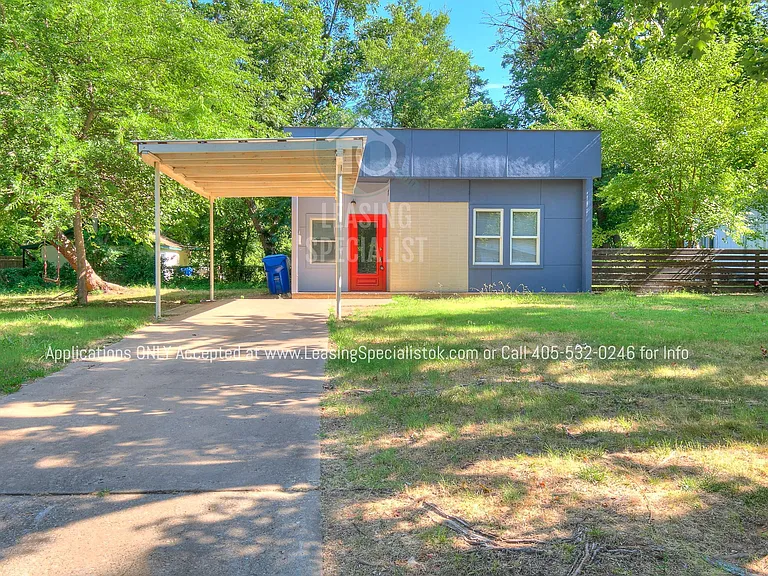 1025 Parsons St — Photo 1