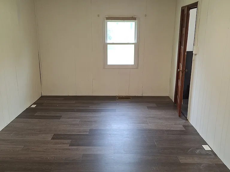 808 E 4th St — Photo 5