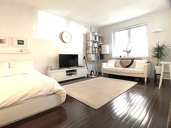 2nd image of 210 W 19th St APT 1-B