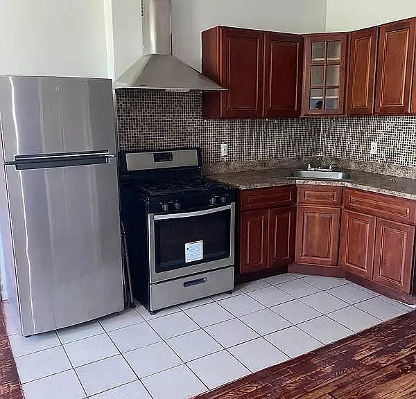544 Franklin Ave #2 — Photo 6