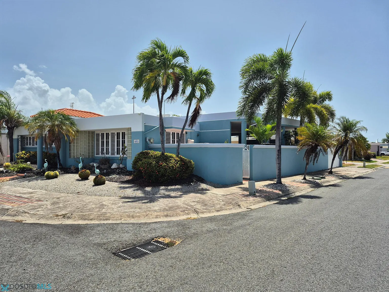 4 bed, 2.5 bath, 2200 sqft, $2,300 — Photo 4