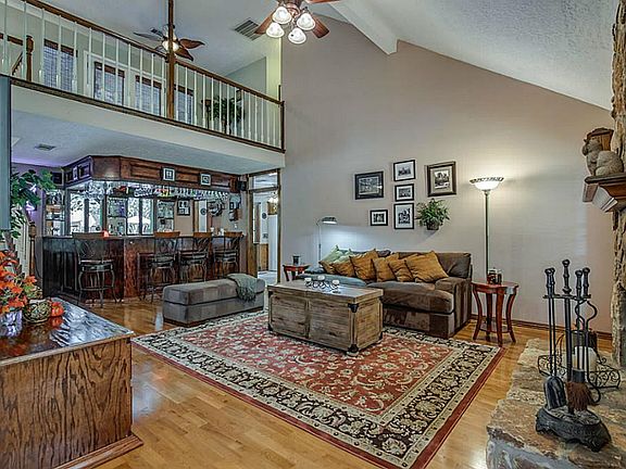 4th image of 22403 Hollybranch Dr
