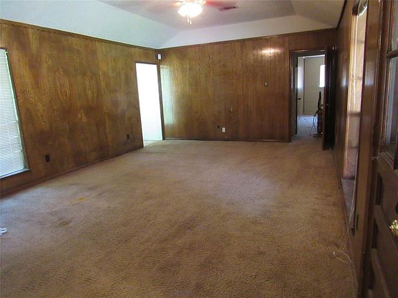 4th image of 1704 Sierra Dr