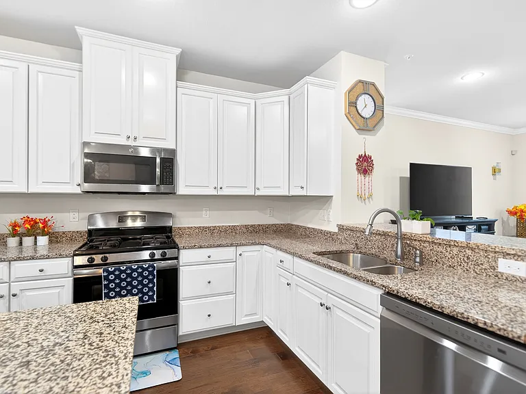 408 Fairmont Dr — Photo 36