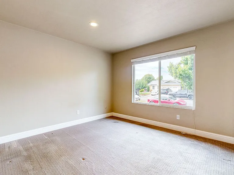 2540 Campbell Dr — Photo 15