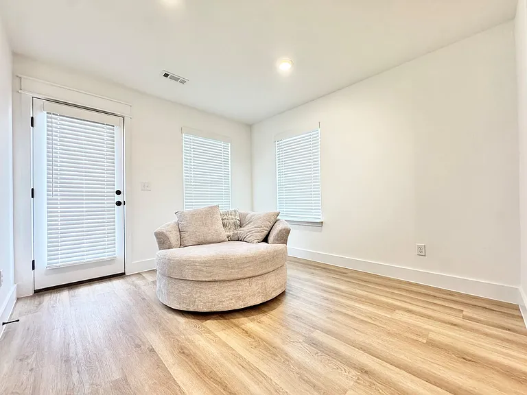 681 Kendra St — Photo 11