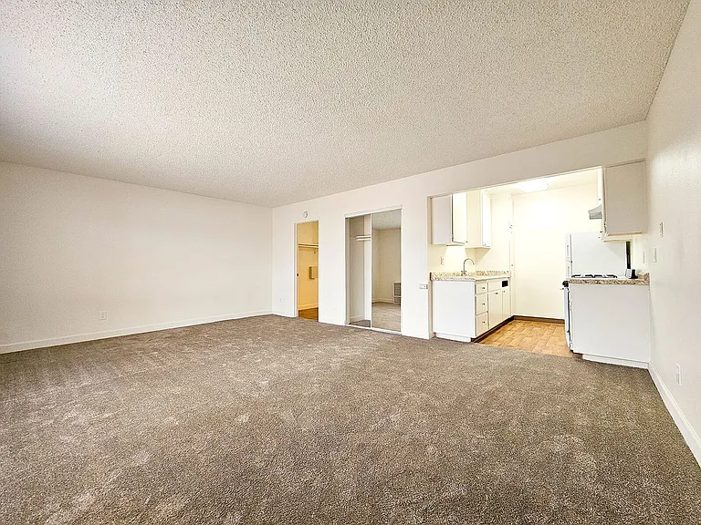 Vista Bella Apartment Homes — Photo 3