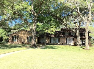 112 Post Oak Rd, Lake Jackson, TX 77566