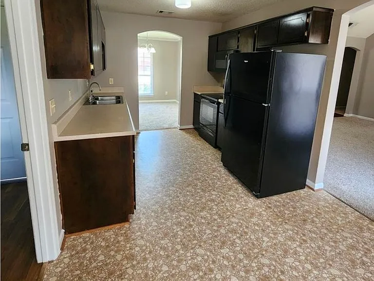 2411 Fernando Ct — Photo 9