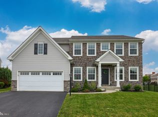 612 Warminster Ln, Lititz, PA 17543