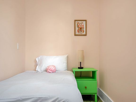 5th image of 31 Canner St #1
