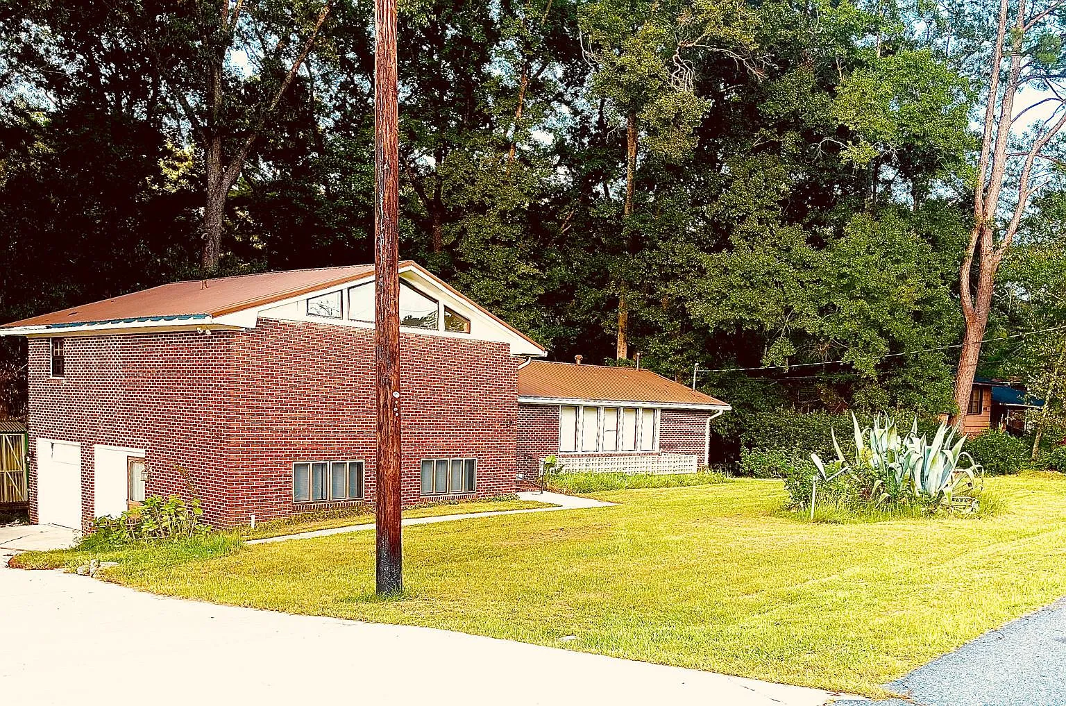 4 bed, 2200 sqft, $1,795 — Photo 3