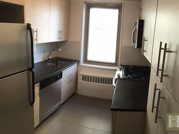 3rd image of 160 E 84th St APT 19C