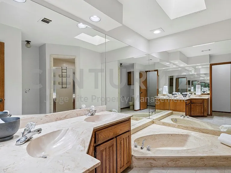 1308 Clubhouse Ct — Photo 22
