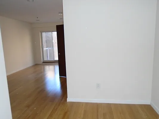 Rented by 18 REALTY | media 11