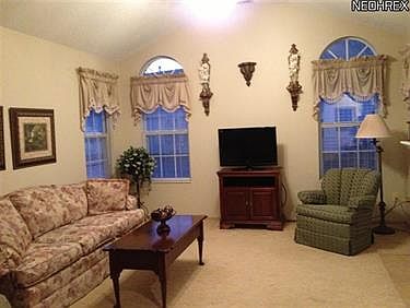 3rd image of 31 Newton Square Dr Unit 31-4