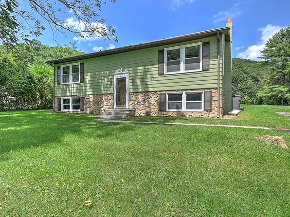 31417 Amherst Cir, Glade Spring, VA 24340