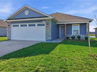 605 W Bluebird St, Gardner, KS 66030