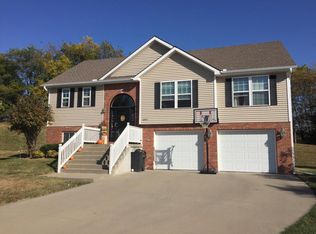 2807 Meadow Ridge Dr, Saint Joseph, MO 64504