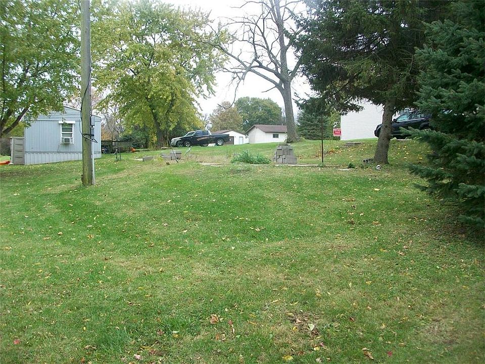 1st image of 698 E 2nd St