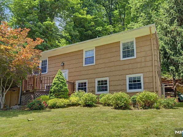 79 Truman Blvd, Oakland, NJ 07436
