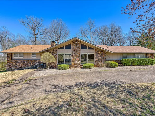 8514 Range Rd, Rogers, AR 72756