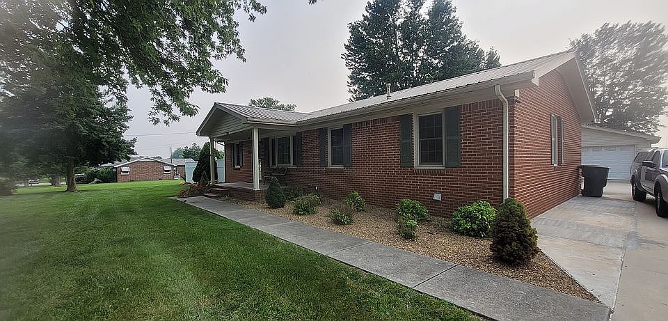 1st image of 553 Meadowbrook Dr