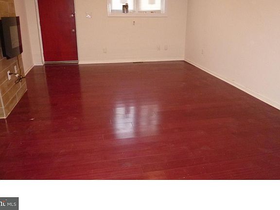 4th image of 2500 E Somerset St