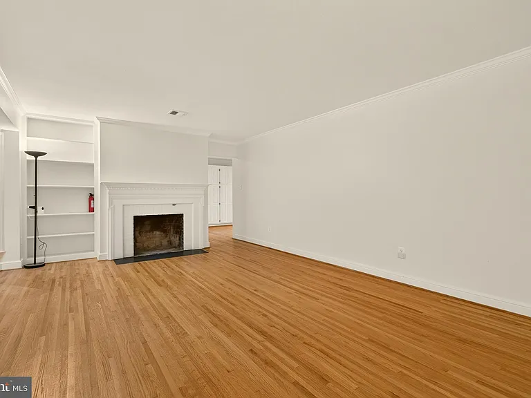 2375 N Vernon St — Photo 12