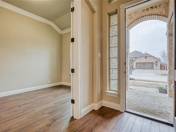 4th image of 1605 Abercorn Ln