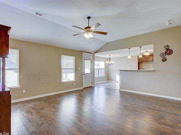 3rd image of 148 Cambridge Dr