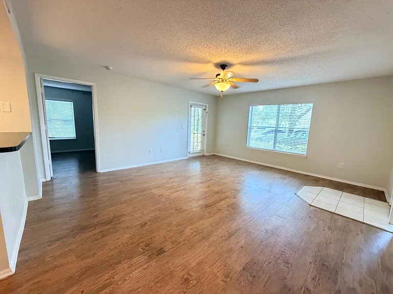 Glenbrooke Apartments — Photo 15