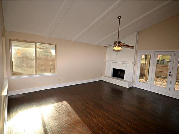 2nd image of 4625 Oakwood Dr